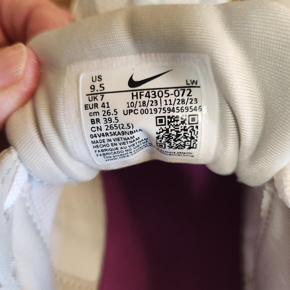 Women's Nike V2K RUNNING tan and Purple Sneakers Sz 9.5 - Picture 5 of 7